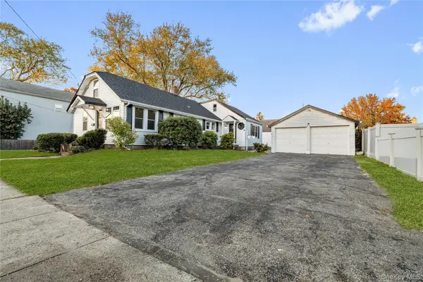 218 S 3rd Street, Lindenhurst, NY 11757