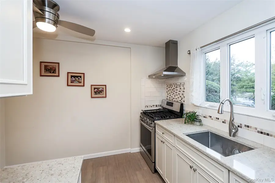 6 Gerhard Road, Plainview, NY 11803 - Image #3