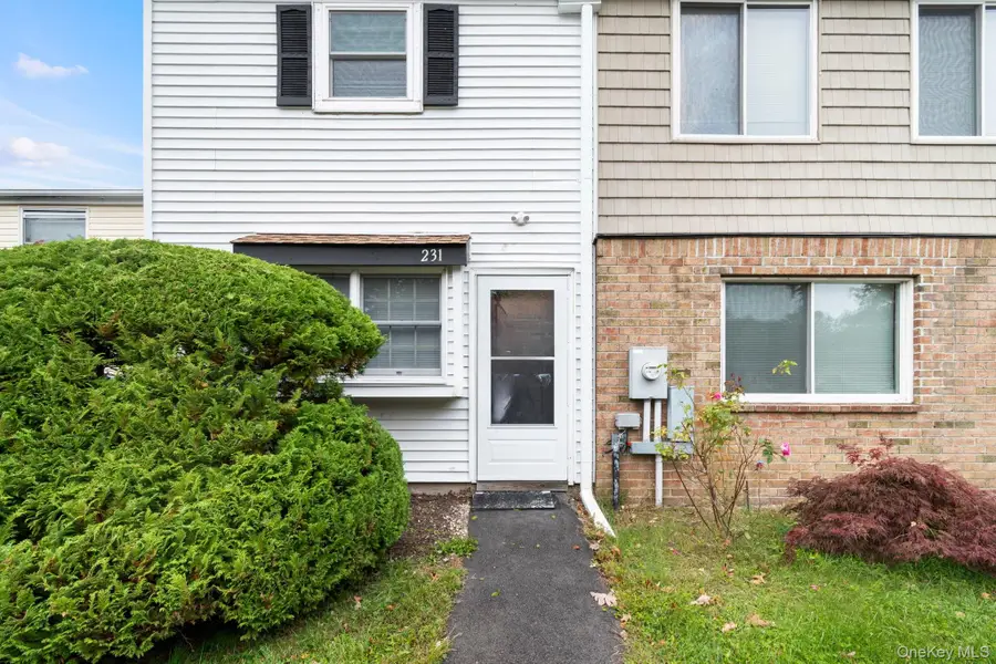 231 Hill Rise, Calverton, NY 11933 - Image #2