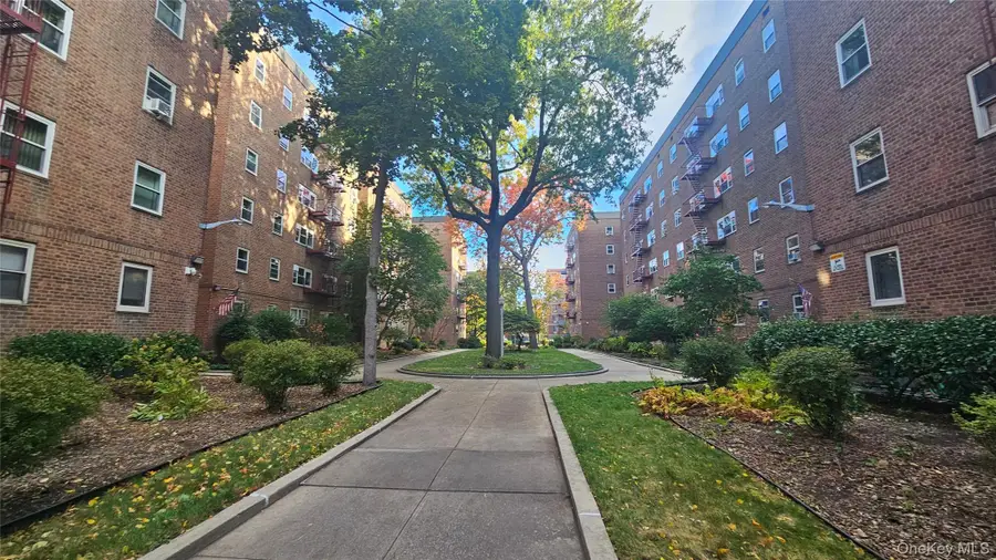 44-69 Kissena Boulevard #4M, Flushing, NY 11355 - Image #2