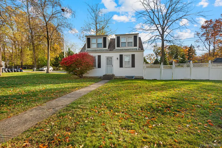 28 Woodland Drive, Kings Park, NY 11754 - Image #3