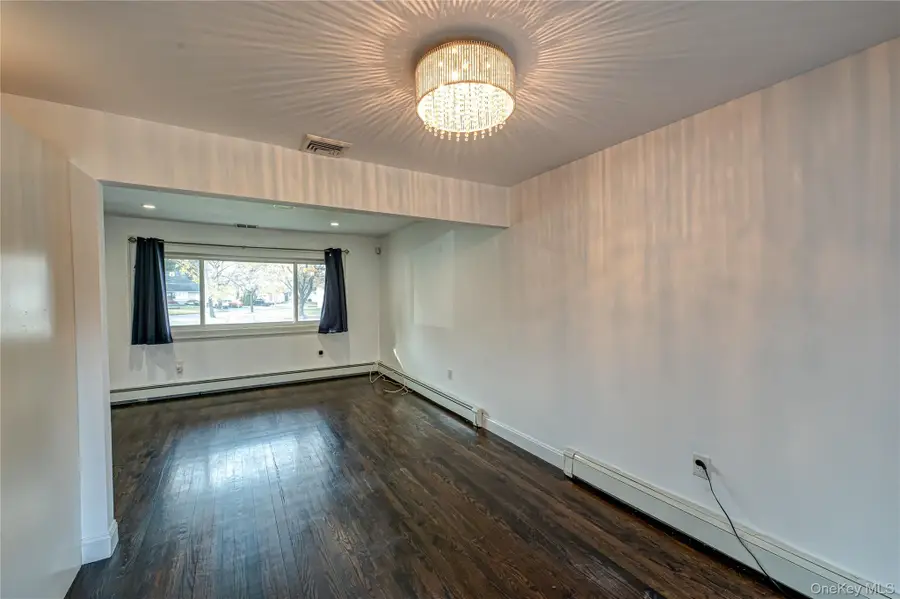 11 Dwight Circle, Commack, NY 11725 - Image #3