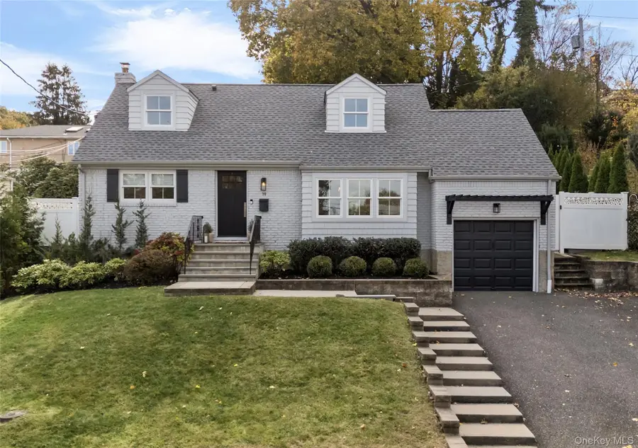 19 Sideview Drive, Oyster Bay, NY 11771 - Image #2