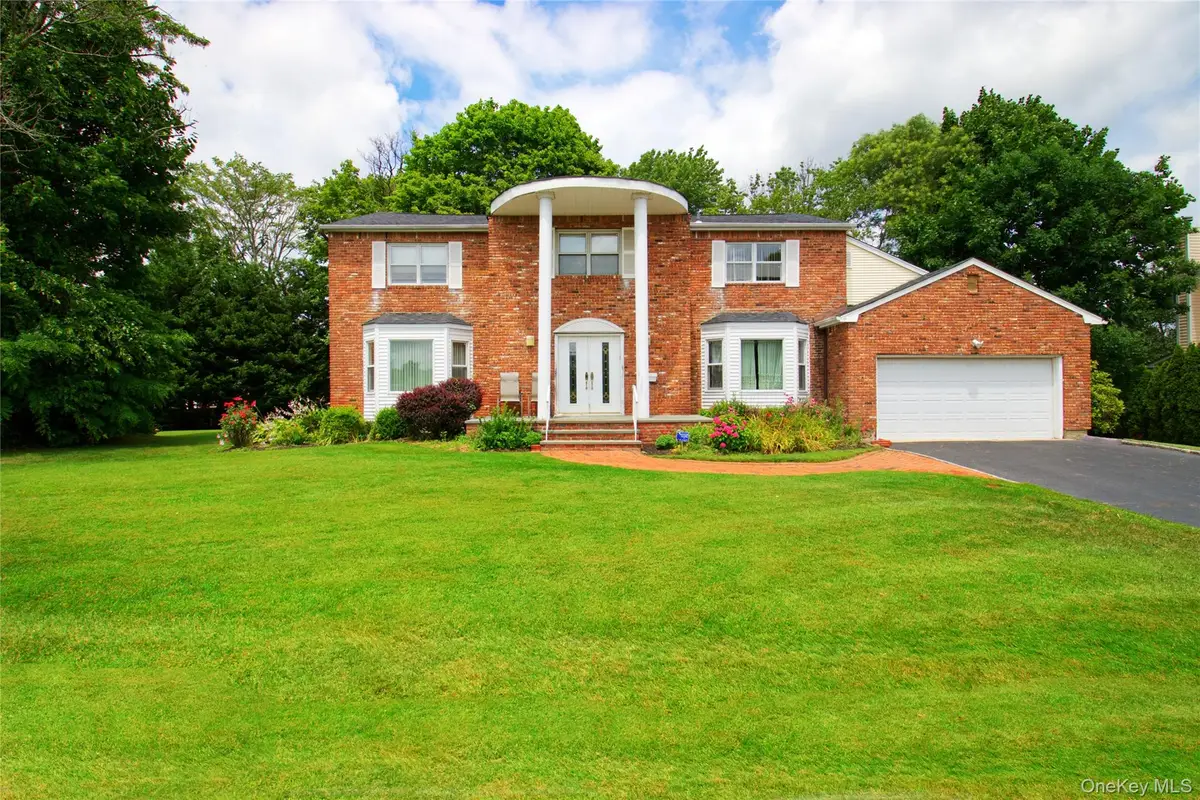 26 Woods Drive, East Hills, NY 11576 - Image #1