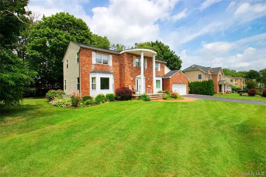 26 Woods Drive, East Hills, NY 11576 - Image #2