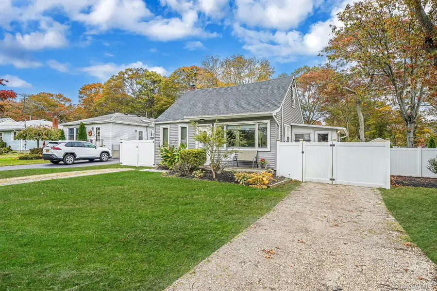 302 Auborn Avenue, Shirley, NY 11967 - Image #2