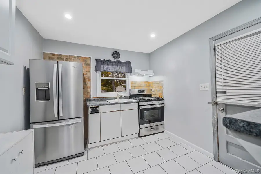 302 Auborn Avenue, Shirley, NY 11967 - Image #3