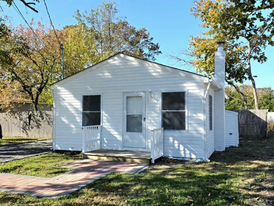 42 Oak Drive, Riverhead, NY 11901 - Image #2