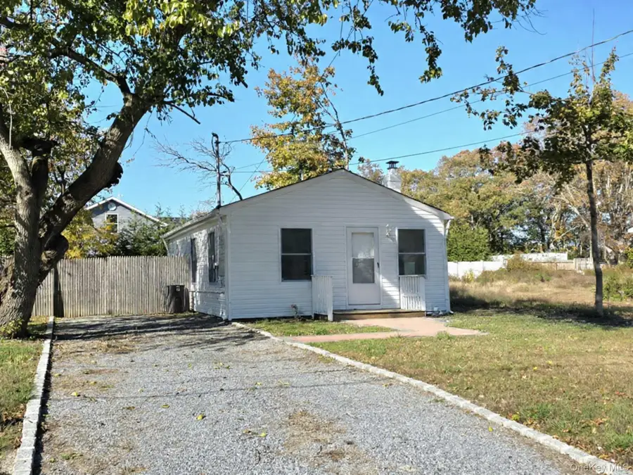 42 Oak Drive, Riverhead, NY 11901 - Image #3