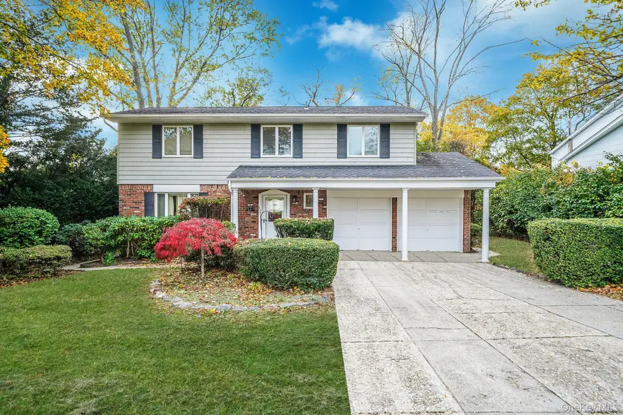 28 Glacier Drive, Smithtown, NY 11787 - Image #3