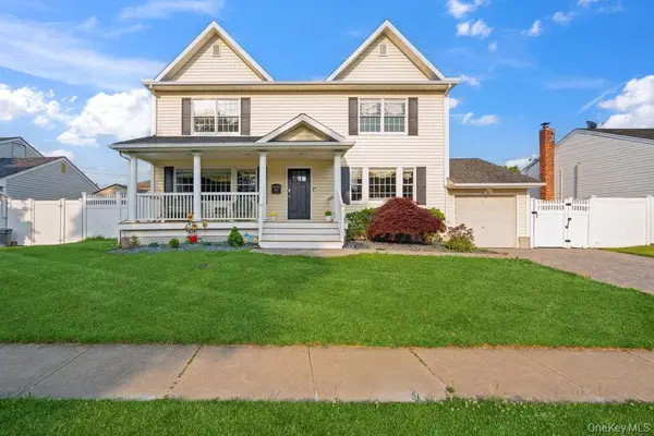 47 Syosset Circle, Syosset, NY 11791