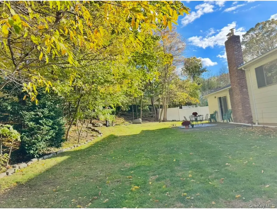 14 Christa Court, Huntington, NY 11743 - Image #2