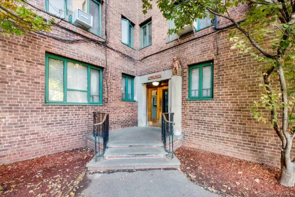 99 Metropolitan Oval #8F, Bronx, NY 10462