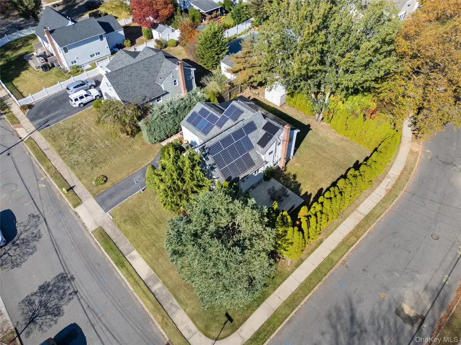 27 Gaylore Drive S, Amityville, NY 11701 - Image #3