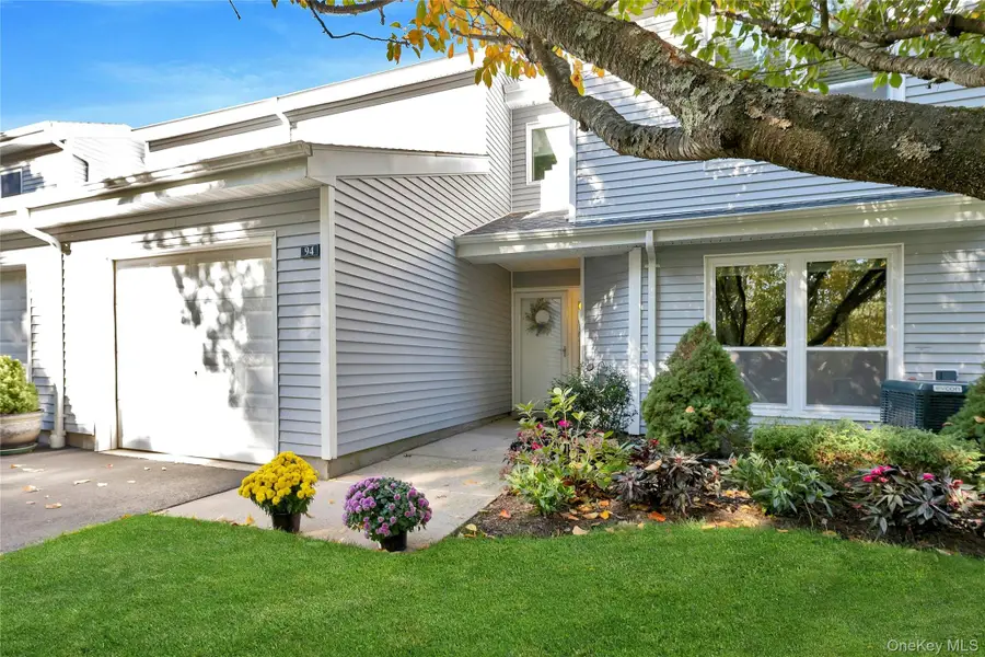 94 Hampton Vista Drive, Manorville, NY 11949 - Image #2