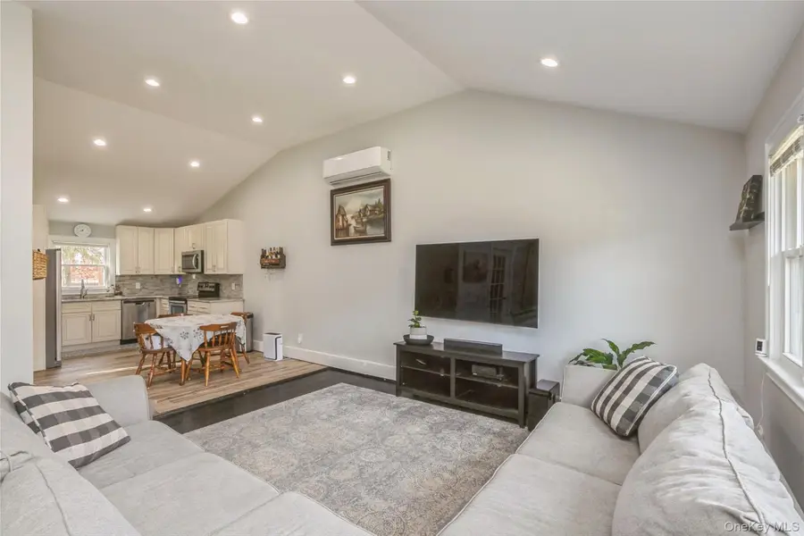 1692 Feureisen Avenue, Bohemia, NY 11716 - Image #3