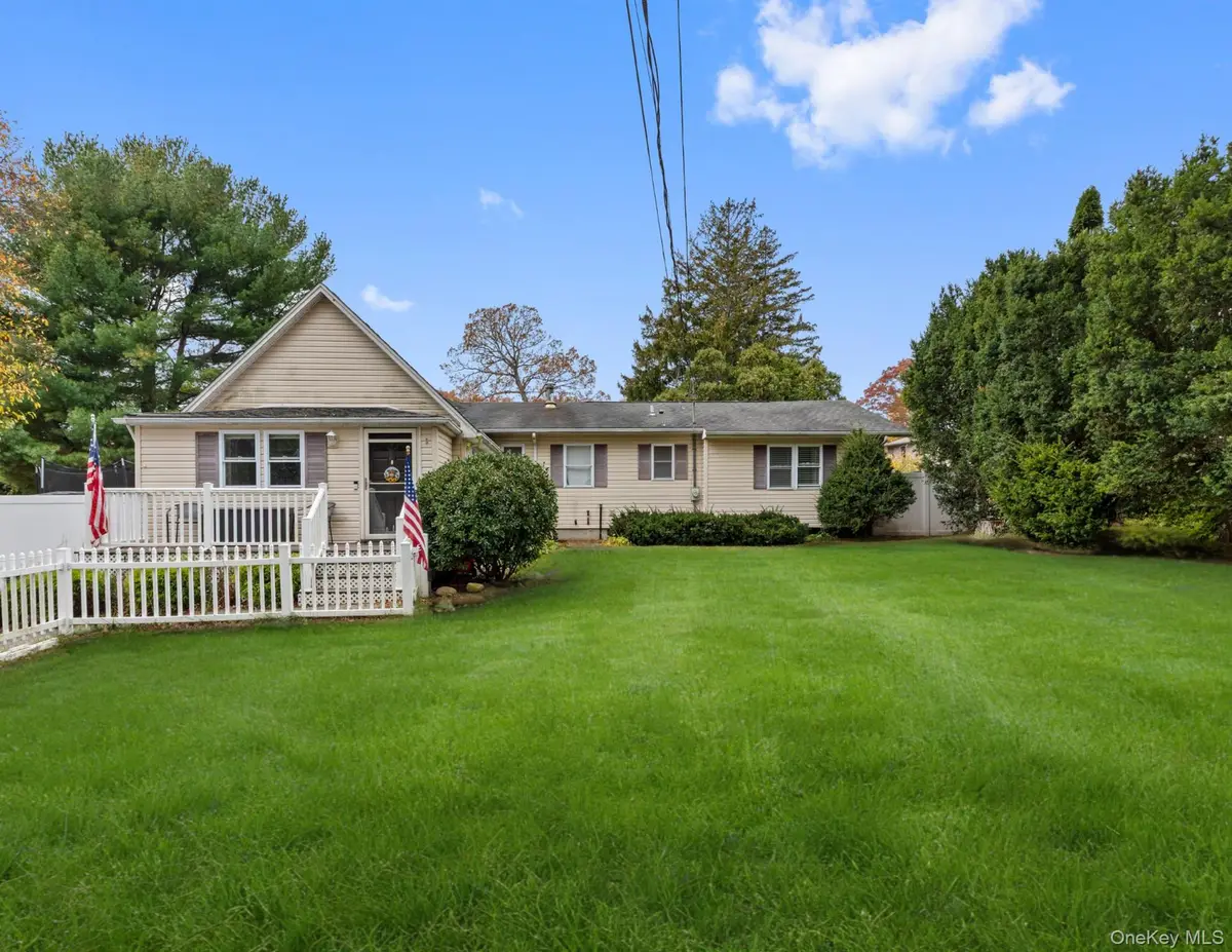 14 Comus Road, Rocky Point, NY 11778 - Image #1