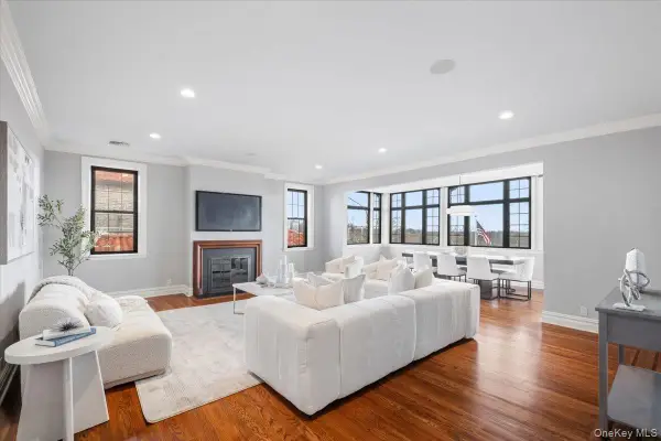 14 N Chatsworth Avenue #7H, Larchmont, NY 10538