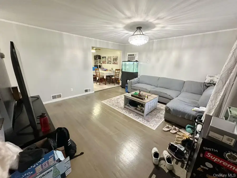 69 Virginia Avenue, Plainview, NY 11803 - Image #3