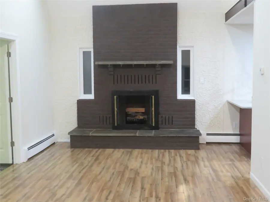 688 Hawkins Road E, Coram, NY 11727 - Image #3