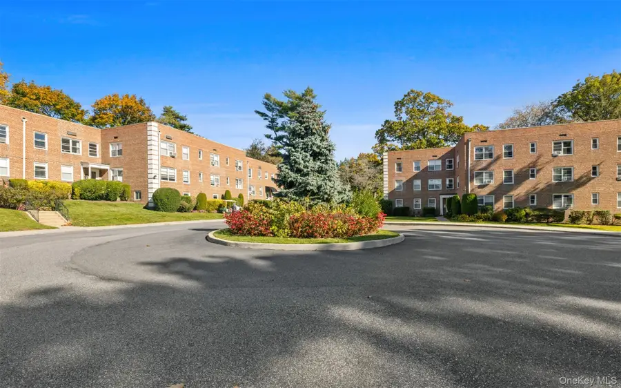 2 Edwards Street #3D, Roslyn Heights, NY 11577 - Image #3