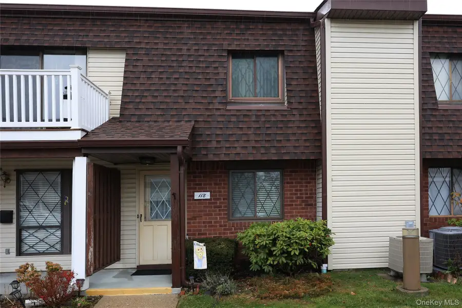 118 Clubhouse, Copiague, NY 11726 - Image #2