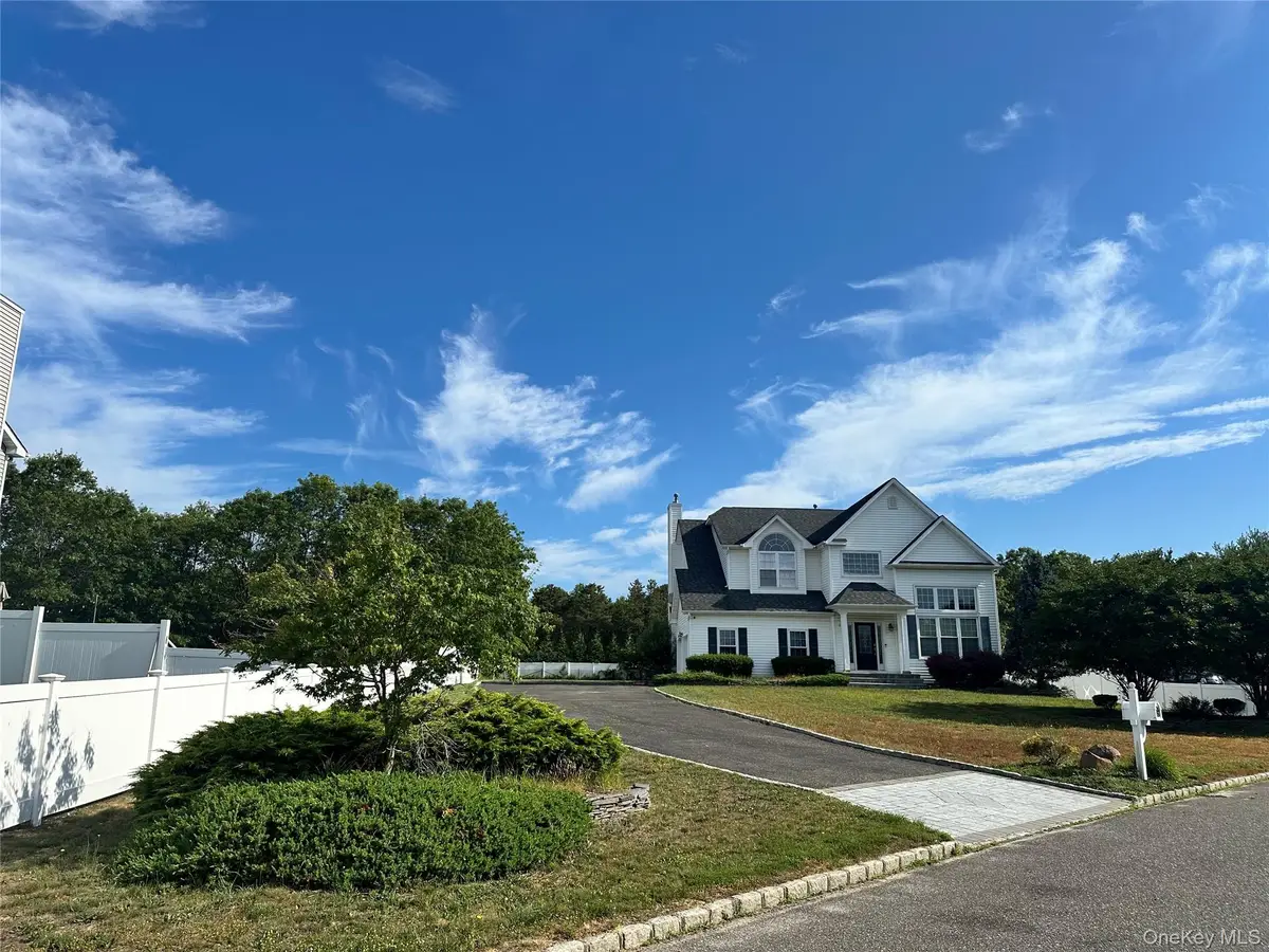 3 Camden Court, Medford, NY 11763 - Image #1