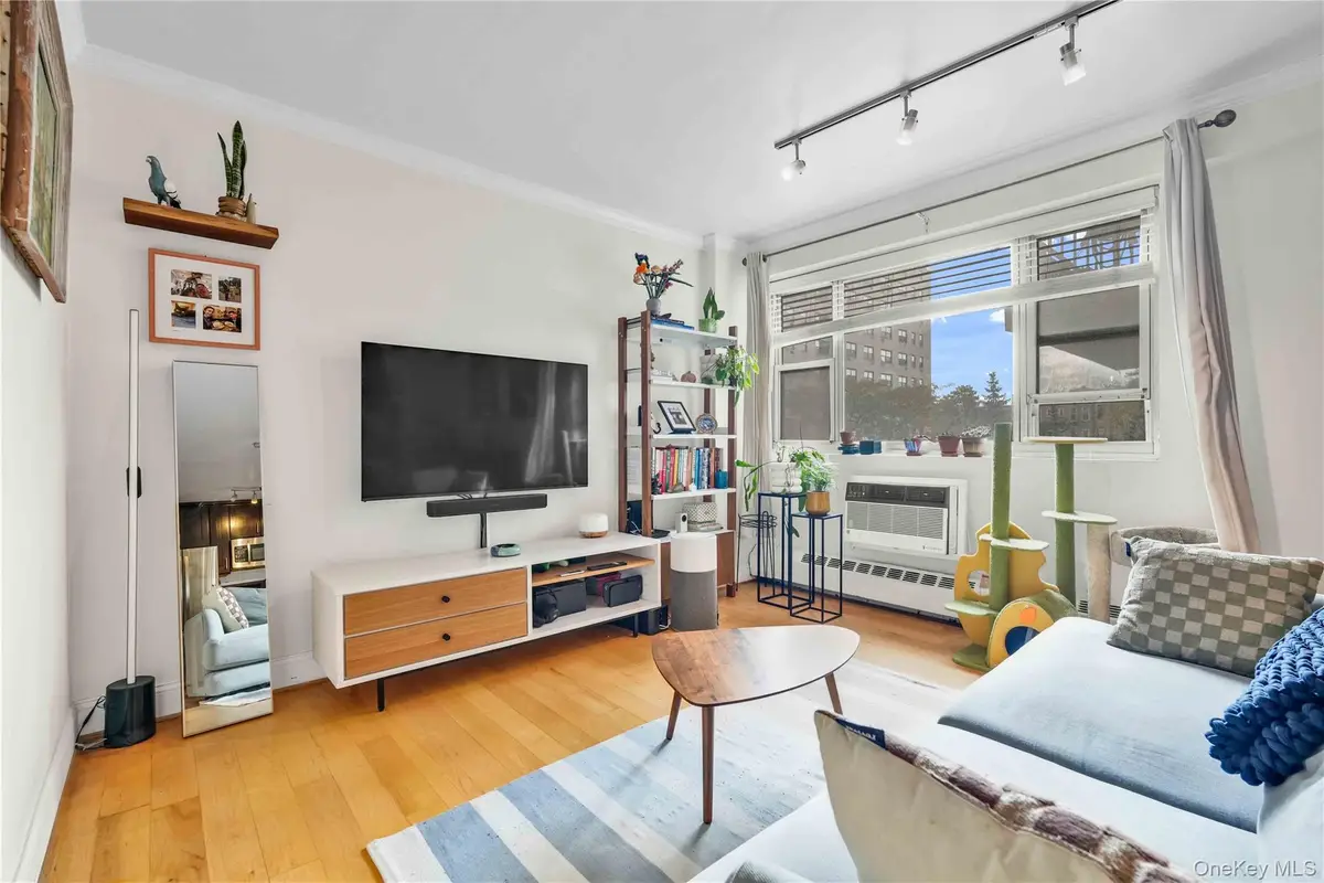 52-40 39th Drive #3U, Woodside, NY 11377 - Image #1