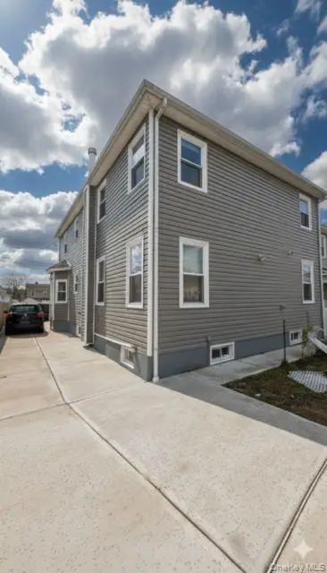 11915 193rd Street, Jamaica, NY 11412 - Image #3