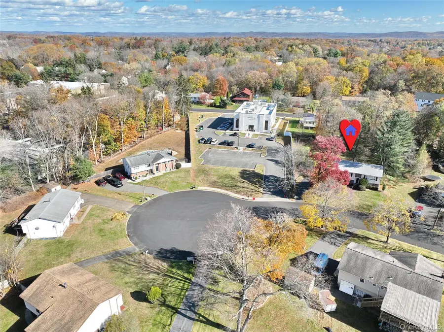 6 Roxbury Court, Chestnut Ridge, NY 10977 - Image #3