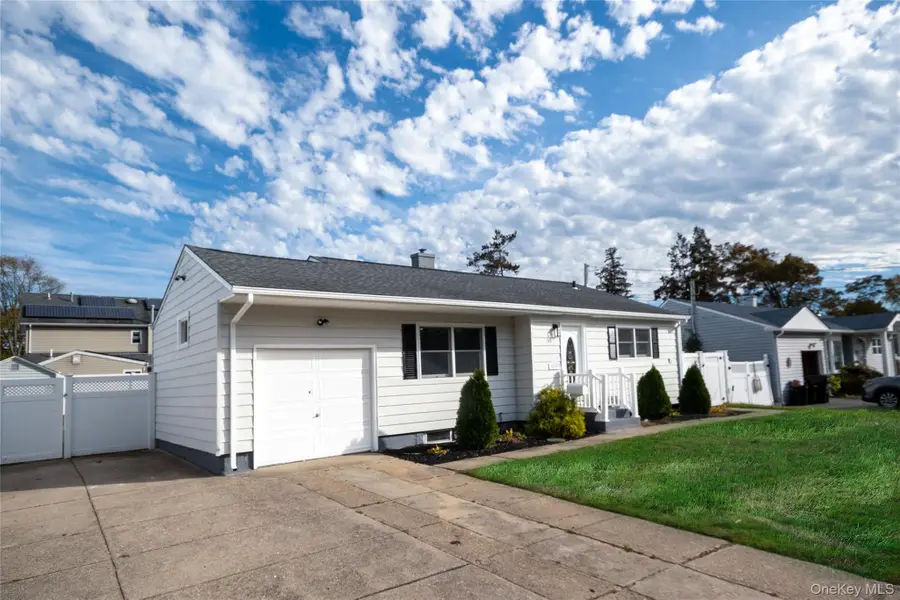 1039 Carll Drive, Bay Shore, NY 11706 - Image #3