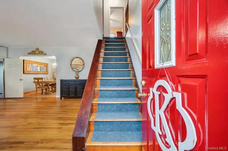 8303 261st Street, Floral Park, NY 11004 - Image #3