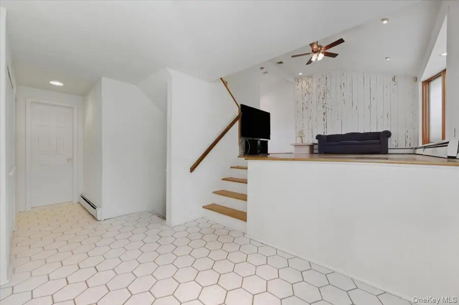 930 Jewel Drive, North Woodmere, NY 11581 - Image #2