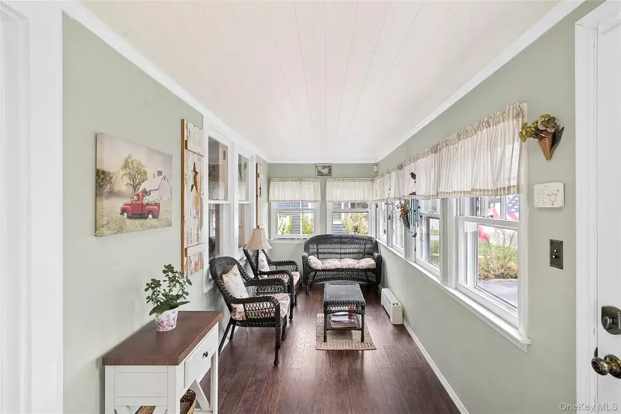 31 Roosevelt Avenue, Sayville, NY 11782 - #3
