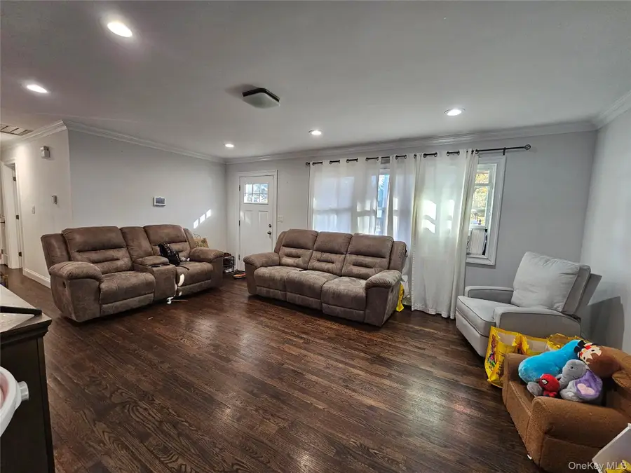 228 Hudson Avenue, Lake Grove, NY 11755 - Image #3