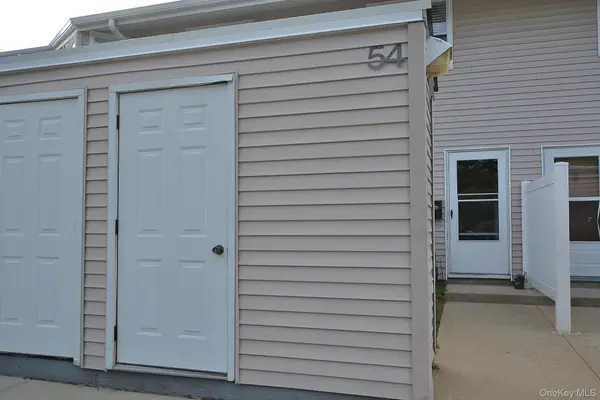 54 Townhouse Road N #54, Huntington Station, NY 11746