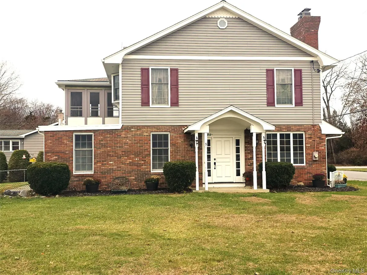 15 Milano Drive, Poughkeepsie, NY 12603 - Image #1