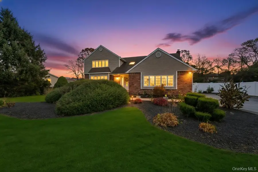 9 Kimberly Avenue Avenue, Farmingville, NY 11738 - Image #2