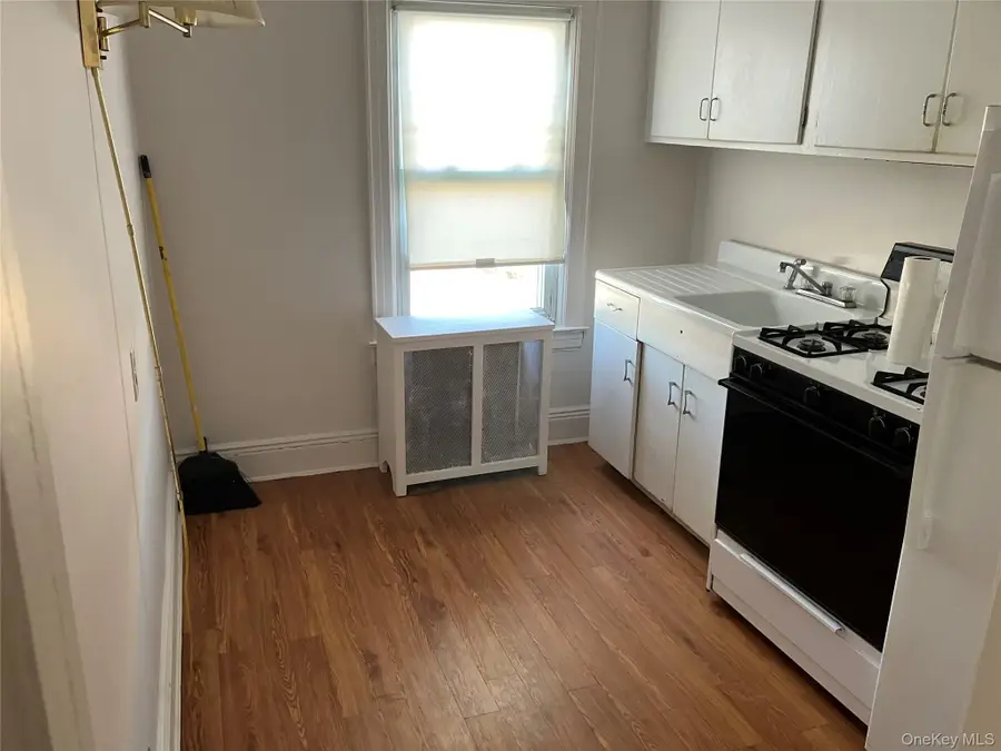 24302 Superior, Floral Park, NY 11001 - Image #3