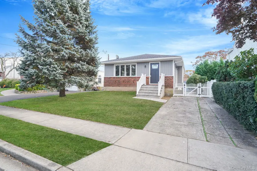 116 Parkhill Avenue, Massapequa, NY 11758 - Image #2