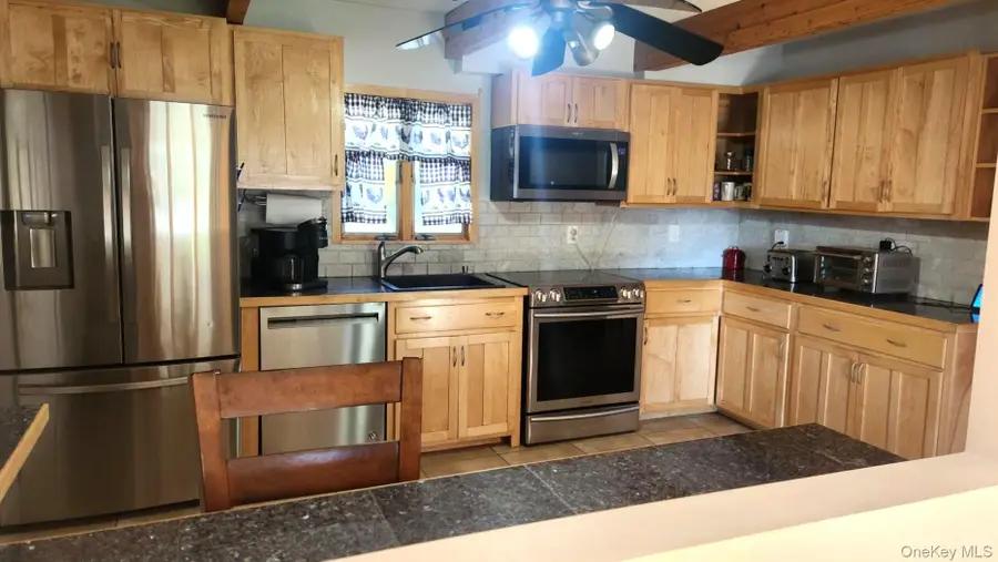 439 Southport Street, Ronkonkoma, NY 11779 - Image #3