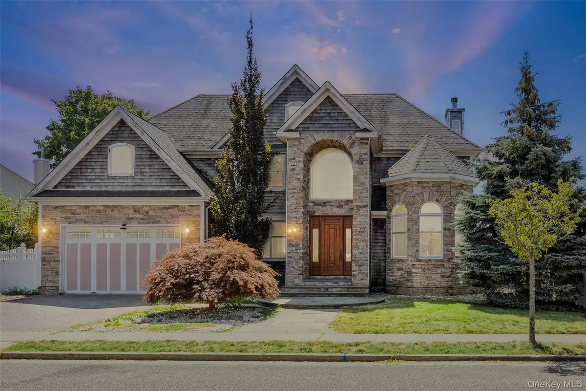 4 Sutton Place, Massapequa, NY 11758 - Image #1