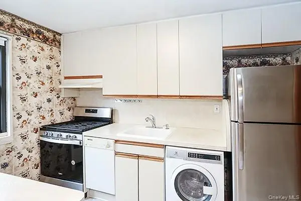 57-54 244th Street #Lower Unit, Douglaston, NY 11362 - Image #3