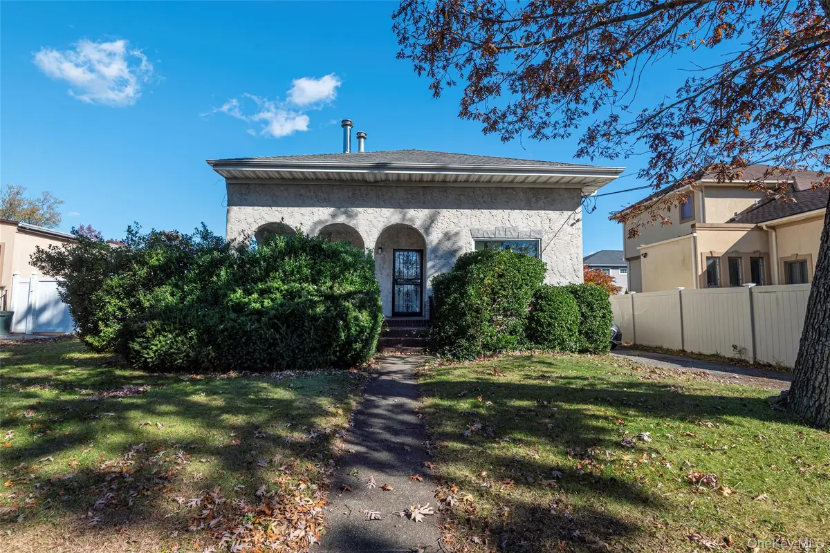 43 Wynsum Avenue, Merrick, NY 11566 - Image #1