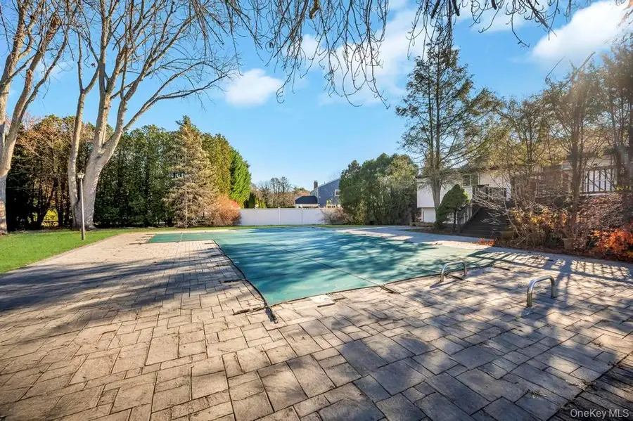 29 Dillon Drive, Dix Hills, NY 11746 - Image #2