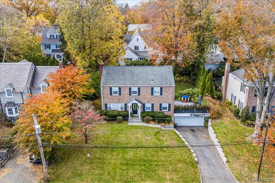 53 Stuart Place, Manhasset, NY 11030 - Image #2