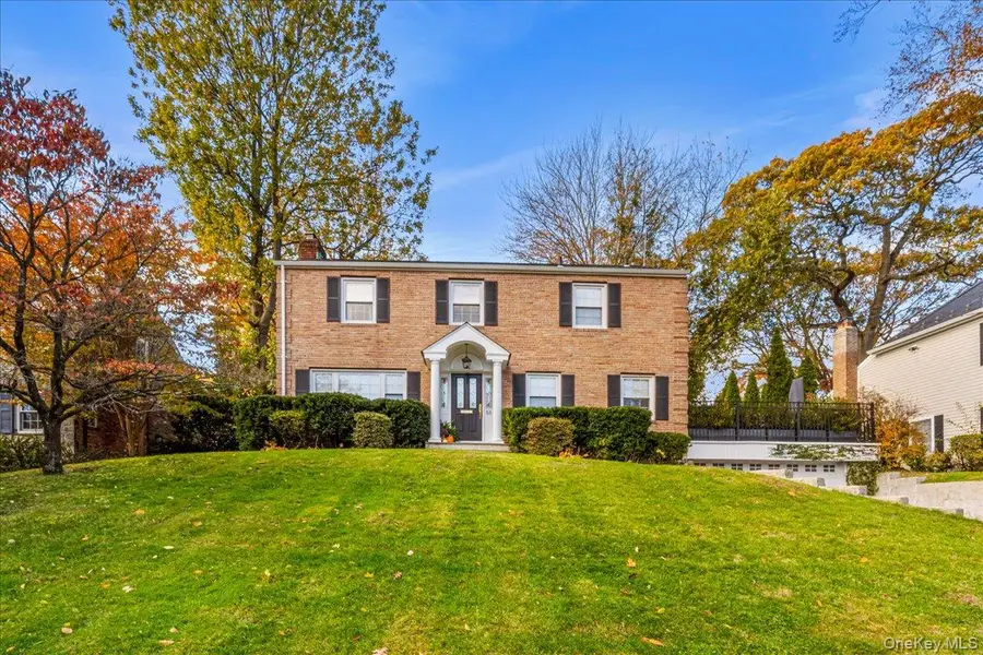 53 Stuart Place, Manhasset, NY 11030 - Image #3