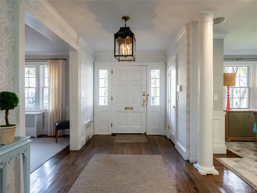 39 Hawthorne Place, Manhasset, NY 11030 - Image #3