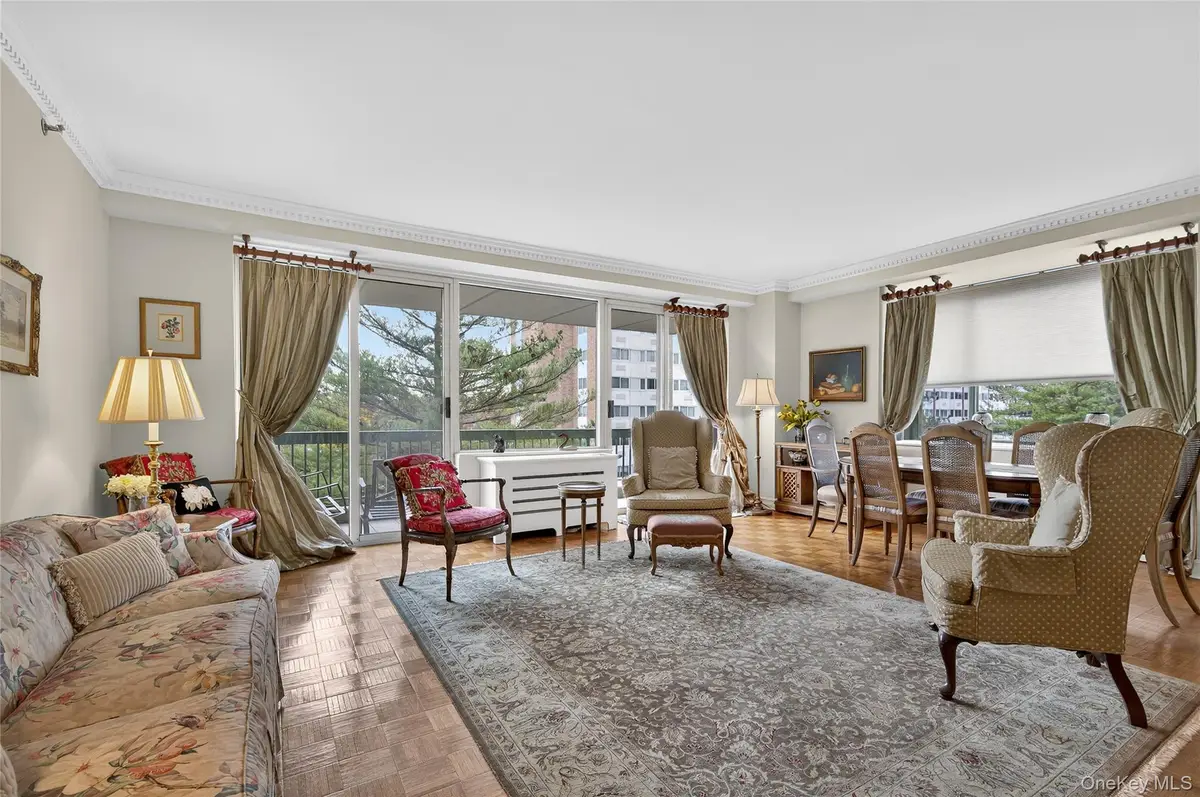 100 Hilton Avenue #411, Garden City, NY 11530 - Image #1