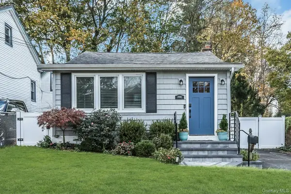 5 Cody Avenue, Glen Head, NY 11545